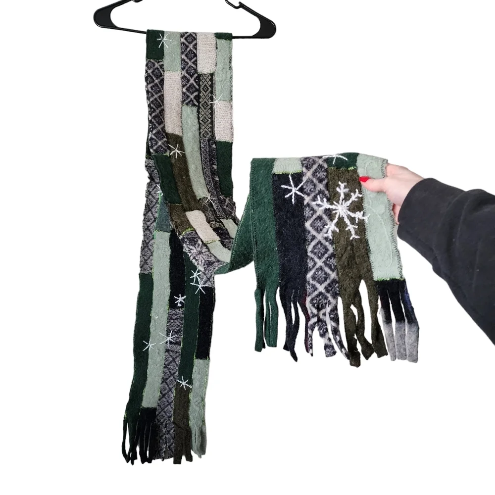 VINTAGE Patchwork quilted‎ tassel scarf in green black